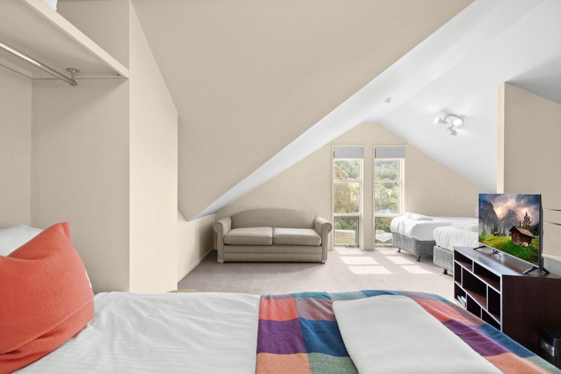 Village Green 2 Bedroom Loft Townhouse With Views Fireplace And Garage Parking Thredbo Εξωτερικό φωτογραφία