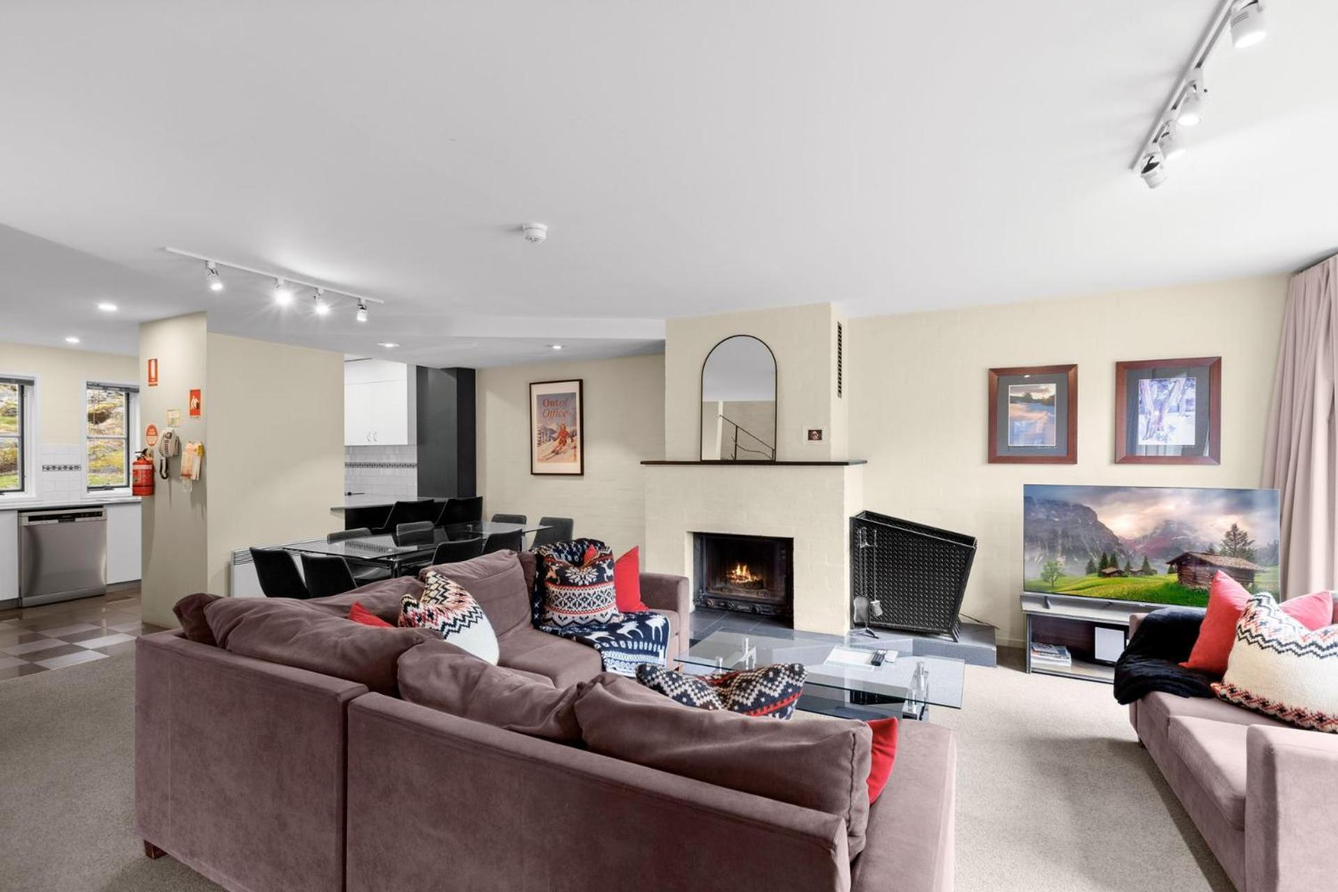 Village Green 2 Bedroom Loft Townhouse With Views Fireplace And Garage Parking Thredbo Εξωτερικό φωτογραφία