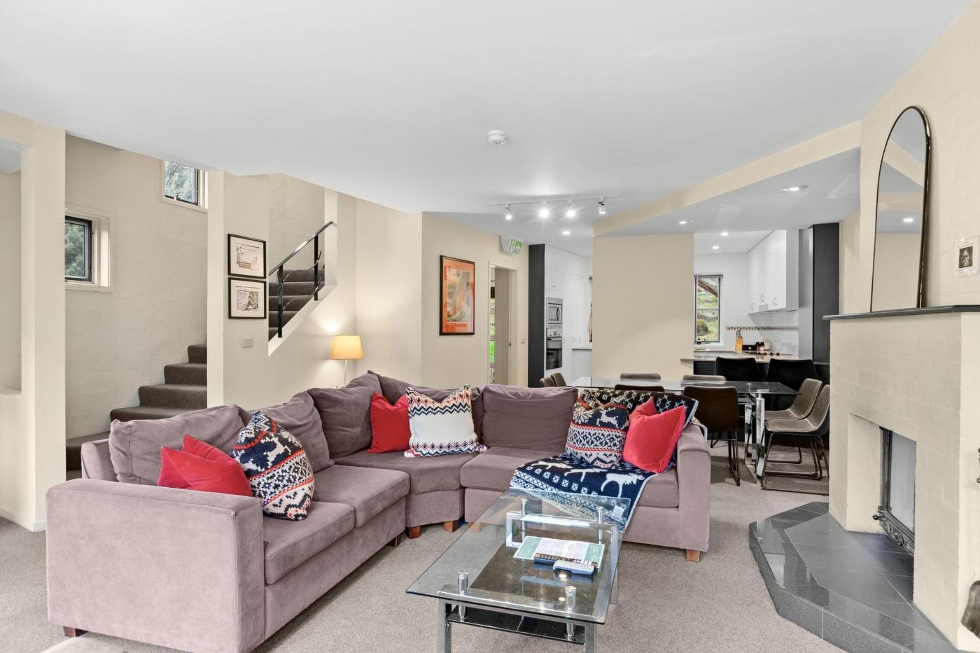Village Green 2 Bedroom Loft Townhouse With Views Fireplace And Garage Parking Thredbo Εξωτερικό φωτογραφία